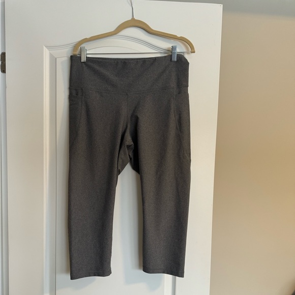 High Rise Crop Legging - Picture 5 of 11